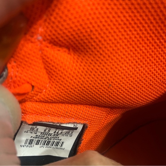 Jordan 1 Retro High; Neutral Grey Hyper Crimson - Picture 4 of 5